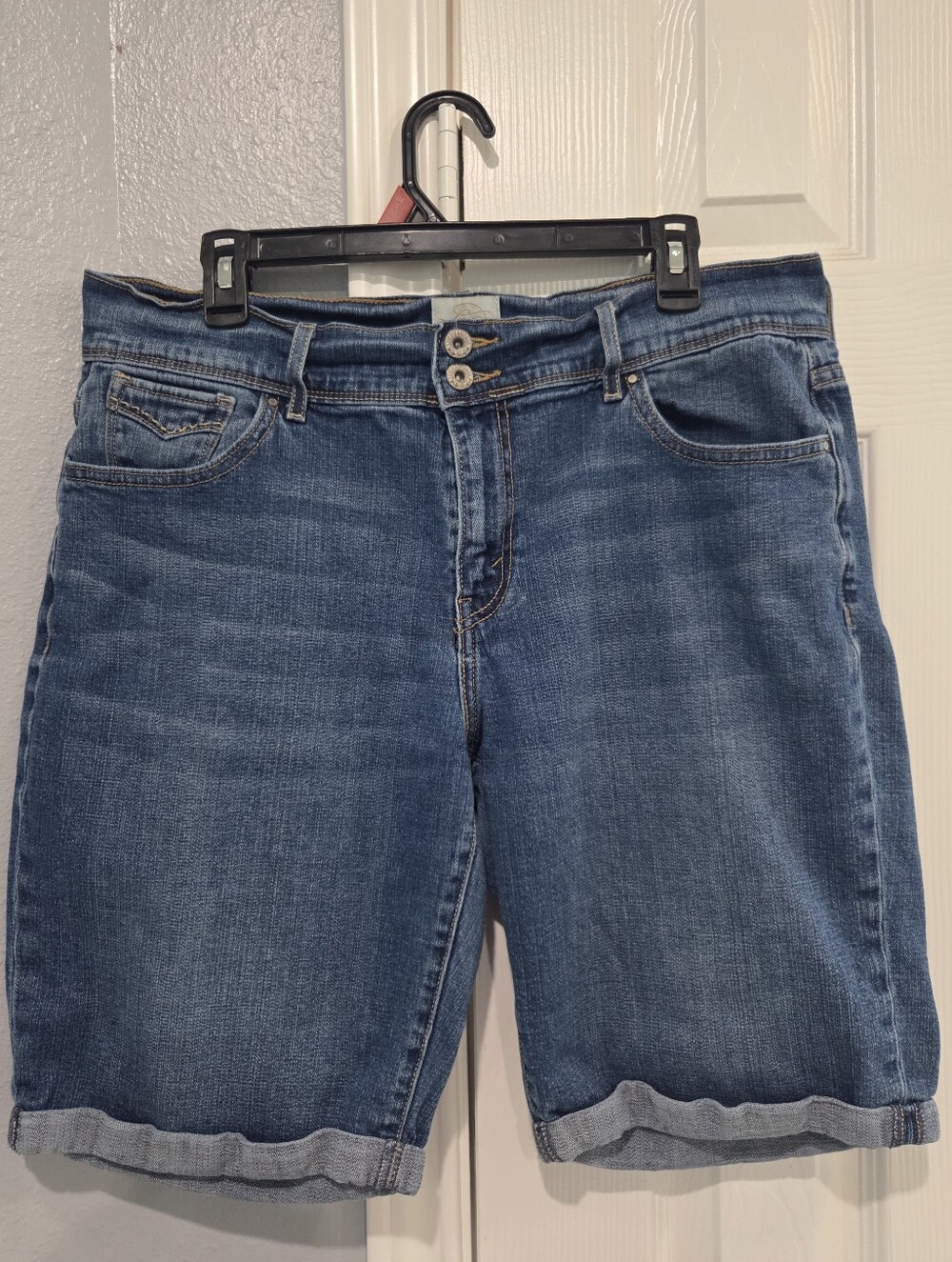 Size 16 Levis Bermudas